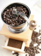 Oiled coffee beans and freshness