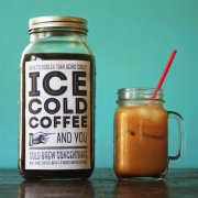 The method of making iced coffee in summer