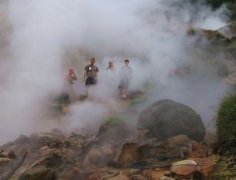 Salvadoran coffee hot spring water to process coffee raw beans