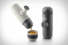 The Minipresso manual coffee maker allows you to drink coffee while hiking.