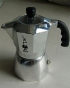 Coffee common sense top mocha pot BRIKKA making method