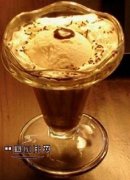Coffee drinks recommend magic ice cream coffee with milk and water.
