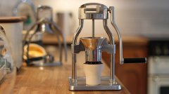 GQ/Rock coffee grinder can enjoy a cup of mellow espresso in 30 seconds.