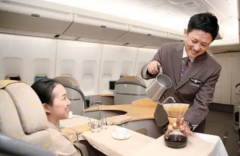 Boutique Coffee comes into Life Asiana Airlines is the first to push the hand-dripping filter coffee service.