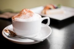 The coffee menu of the cafe makes layered coffee