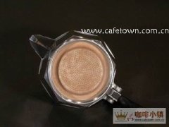Coffee making method polypress mocha pot to play coffee (illustration)