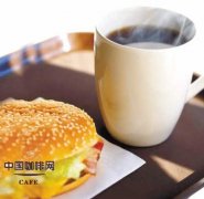 Drinking coffee when eating western fast food will double damage your health.