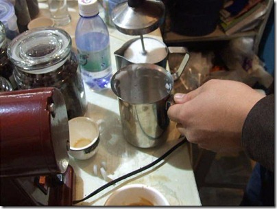 手打奶泡的方法