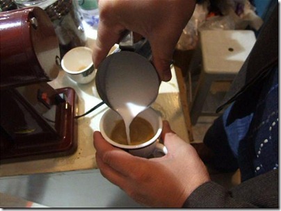 手打奶泡的方法
