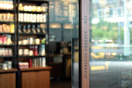 Starbucks Zhenxuan witnessed the handmade magic of black apron coffee masters.