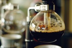 Siphon pot for brewing individual coffee, also known as plug pot.