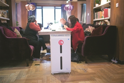 Zhejiang coffee shop installed 8 air purifiers, guests have to charge 