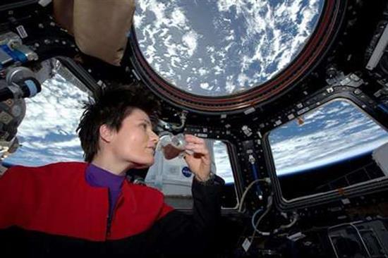 Italian female astronaut makes coffee in space for the first time in the world.