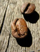 Put the coffee into some sealed fresh-keeping bags.