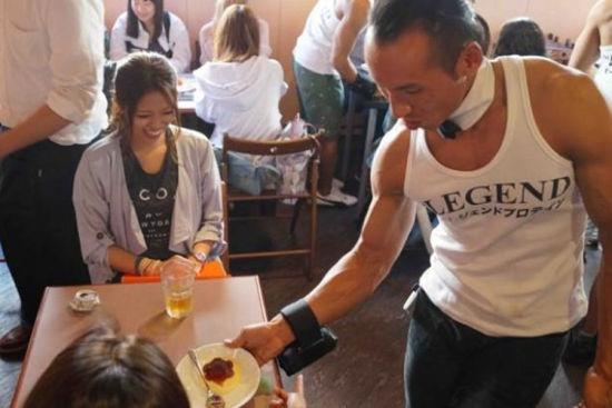 Fierce male Cafe popular Tokyo female customers flocked to