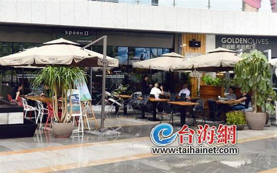 The old cafes in Xiamen are closing now.