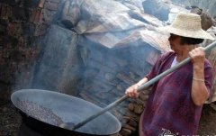 A special method of roasting coffee beans in Xinglong
