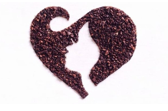 Coffee grounds can also be artistic.