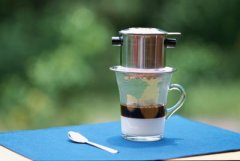 A coffee-making method suitable for office workers-Vietnamese dripping pot