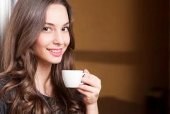 Does drinking coffee color your teeth?