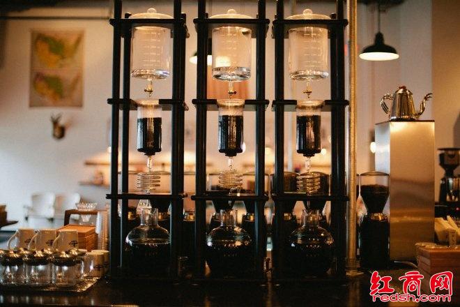 Starbucks promotes ice drop coffee in 19 selected stores in China.