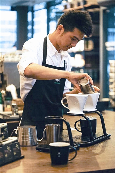 Hangzhou's first Starbucks Zhenxuan Brand unveiled Coffee Giant switched to hand Chong