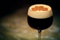 The origin of Irish coffee: coffee that looks like both wine and coffee.