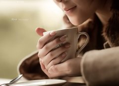 Can excessive consumption of coffee and tea in women lead to iron deficiency anemia?