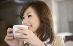 Drinking coffee in the morning is a waste: it has poor refreshing effect and hurts stomach