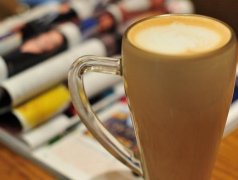 Make a hot vanilla latte
