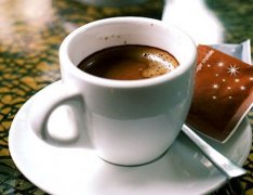 Italian coffee on the tip of the tongue romance