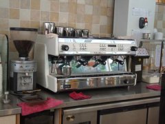 How to use a coffee maker to make coffee? The skill of Italian machine brewing coffee