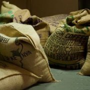 The correct preservation method of raw coffee beans stored in gunny bags