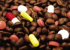 Coffee will affect the absorption of drugs. Coffee should not be eaten with medicine.
