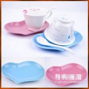 The Korean heart-shaped coffee cup takes you to enjoy the exquisite afternoon romance.