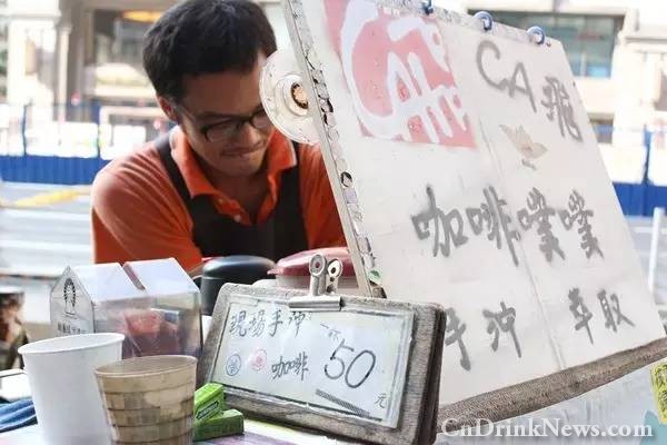 看看台湾人怎么用摩托车卖咖啡