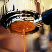 Common problems in making Italian espresso the coffee machine bifurcates the flow of water