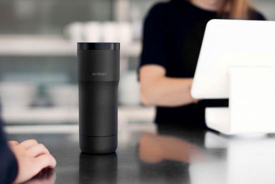 This smart cup can keep the coffee warm all the time.