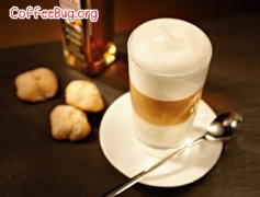 Steps for making Italian-style lattes macchiato