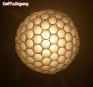 Use disposable coffee cups to make chandelier balls [steps]