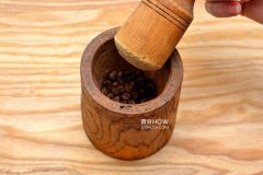 How to grind coffee powder without a coffee grinder? (picture and text tutorial)