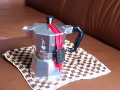 Italian Bialeti octagonal mocha pot to make Espresso