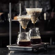 The skill of siphoning coffee in a siphon pot at home