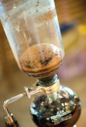 The operation steps of the coffee pot to operate the air stopper siphon pot.