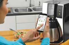 Mr.Coffee pushes the intelligent coffee pot of the Internet of things to automatically prompt the intelligent program to clean the coffee pot.