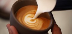 The correct way to make coffee in the way of milk foam how to make a good milk bubble in coffee