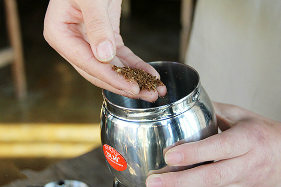 Sun treatment of Hope Manor in the Cauca Valley of Cauca, Colombia production of geisha / Rosa hand-brewed coffee