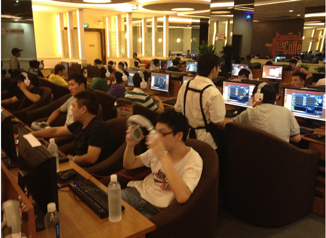 Bottleneck of traditional Internet cafes + Coffee = Internet cafes A new form of leisure industry