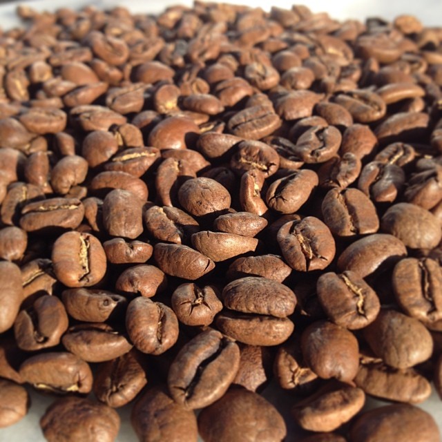 The aroma is soft, mellow and comfortable, with wine flavor, characteristics and taste of Aldu Mara coffee.