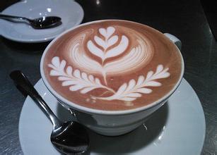 You can't pull flowers when you hit the foam and pour it into the coffee.-the coffee pull flowers and milk blend poorly.